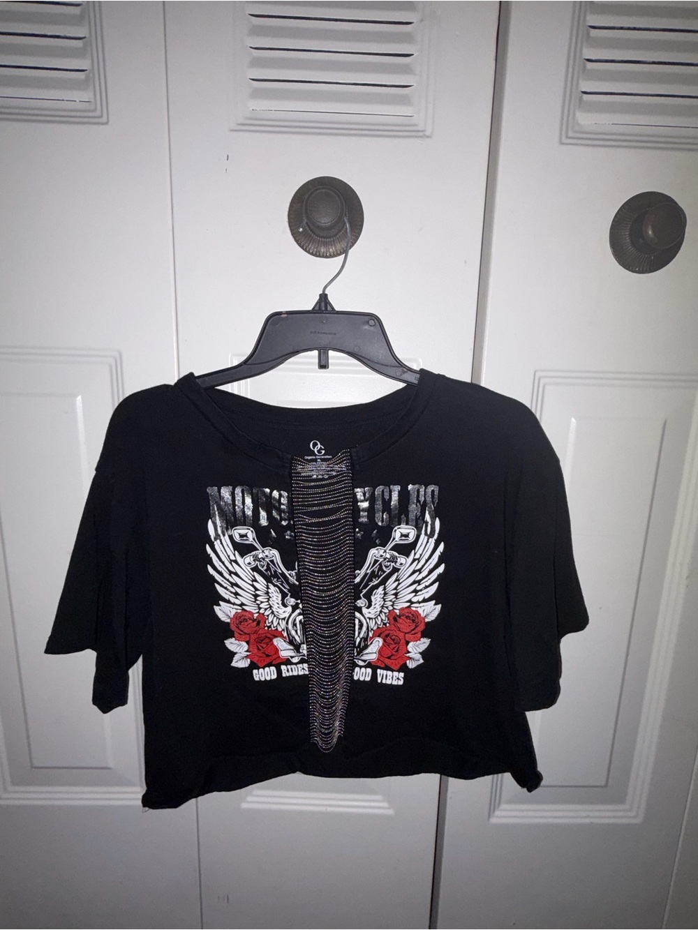 Black Cropped Graphic Tee with Red Rose & Wing Detail